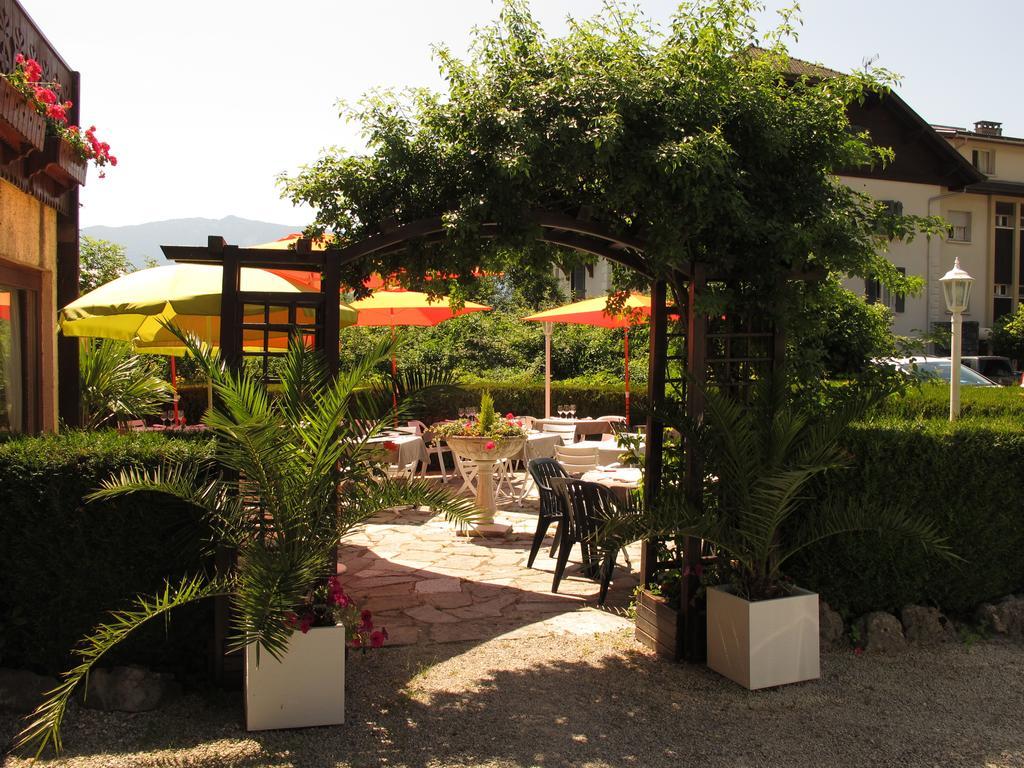 Logis La Charpenterie Hotel Talloires Exterior photo