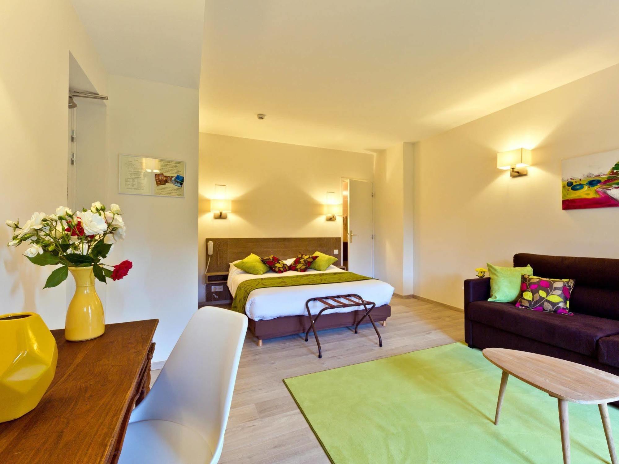 Logis La Charpenterie Hotel Talloires Exterior photo