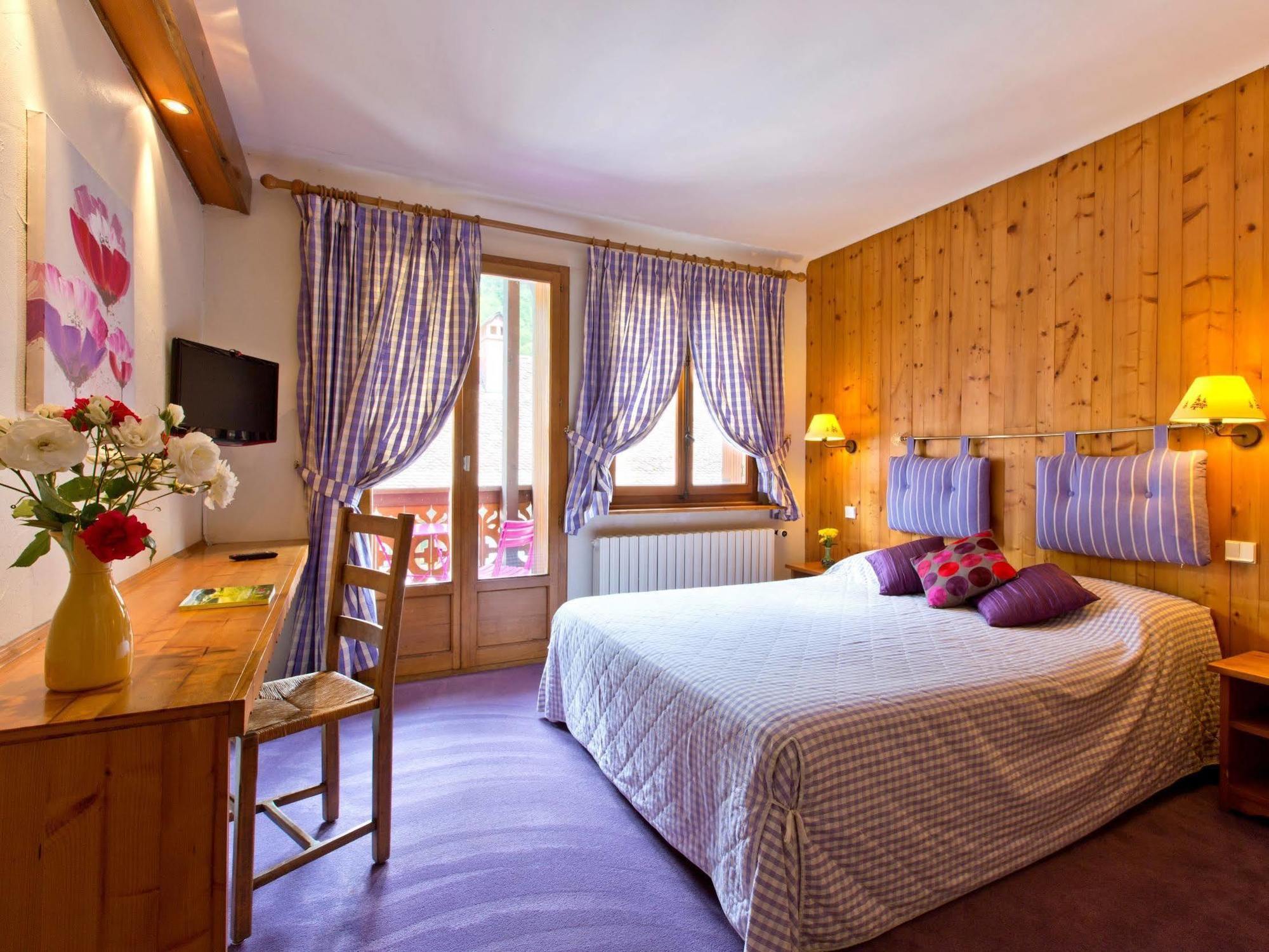 Logis La Charpenterie Hotel Talloires Exterior photo